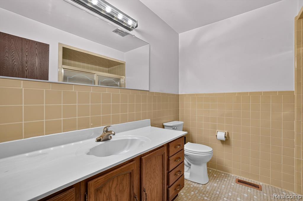 6895 Stow Road Property Photo 16