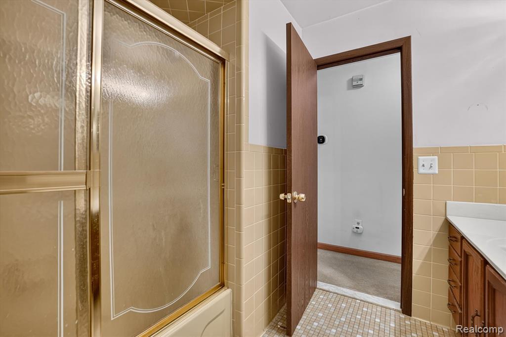 6895 Stow Road Property Photo 17