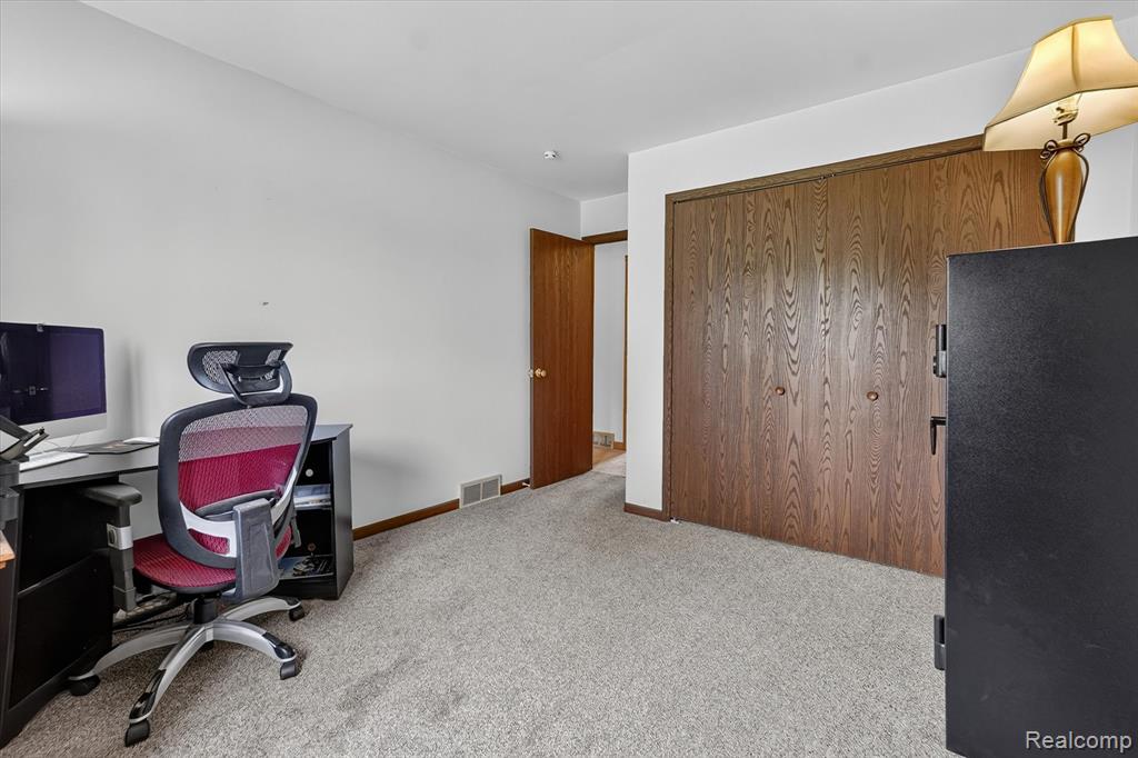 6895 Stow Road Property Photo 18