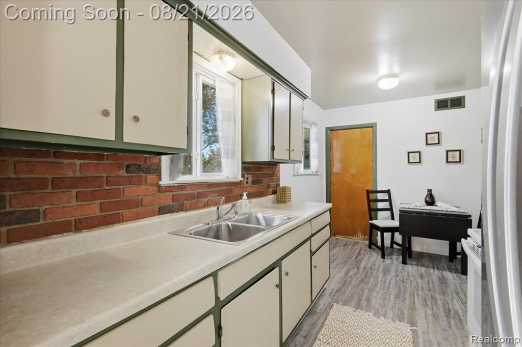 4845 Pelton Road Property Photo 12