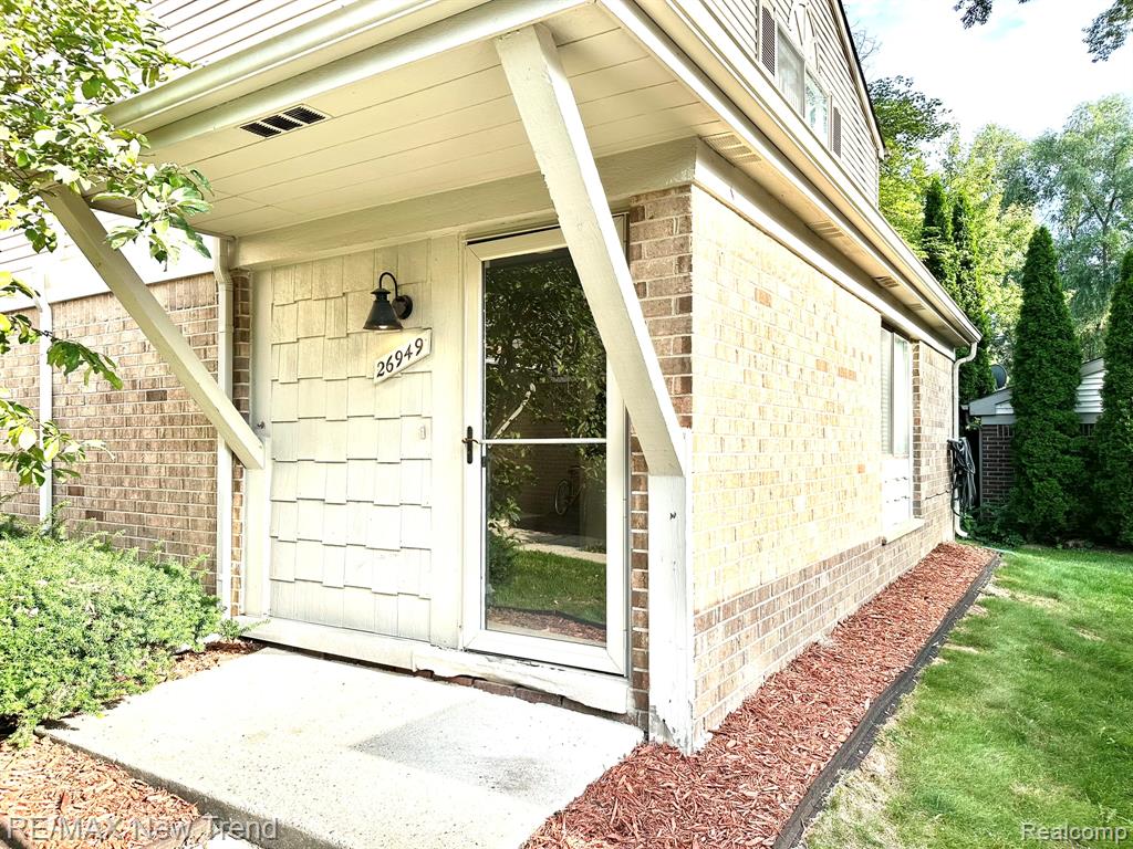 26949 Farmbrook Villa Drive Property Photo 1