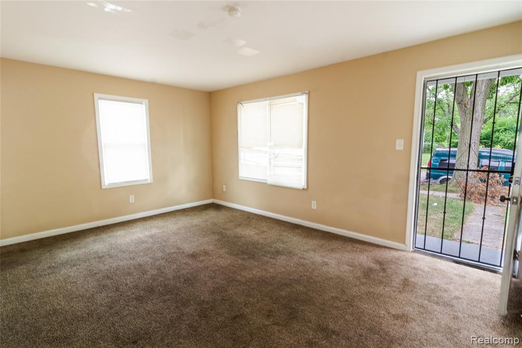 12324 Lansdowne Street Property Photo 4