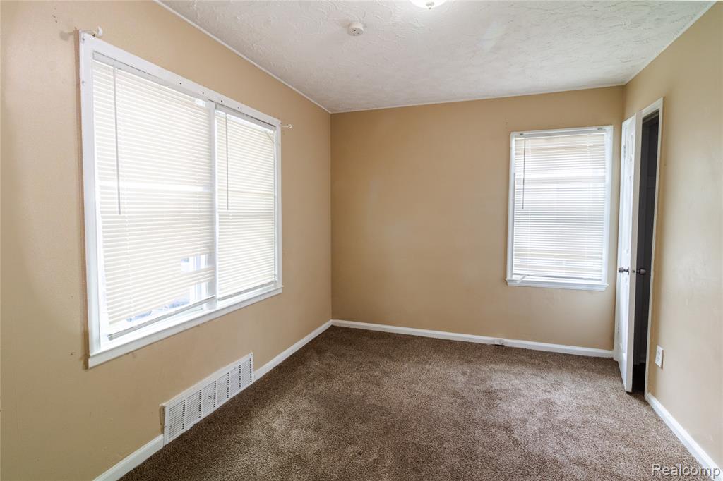 12324 Lansdowne Street Property Photo 6