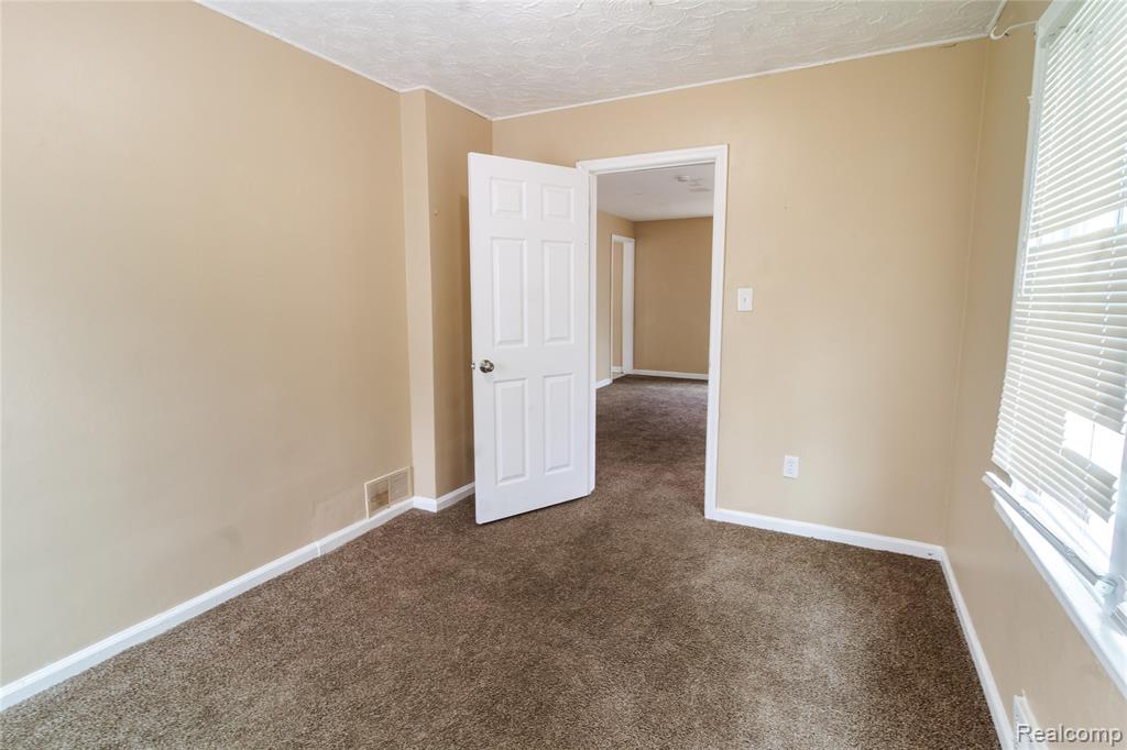 12324 Lansdowne Street Property Photo 7