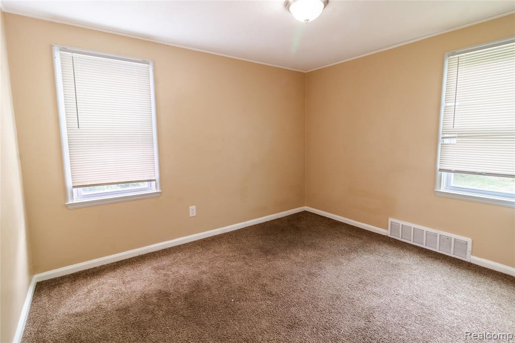12324 Lansdowne Street Property Photo 12