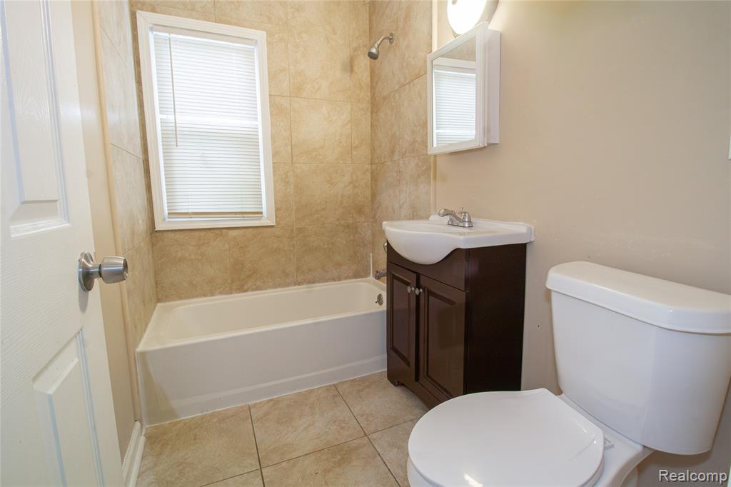 12324 Lansdowne Street Property Photo 15