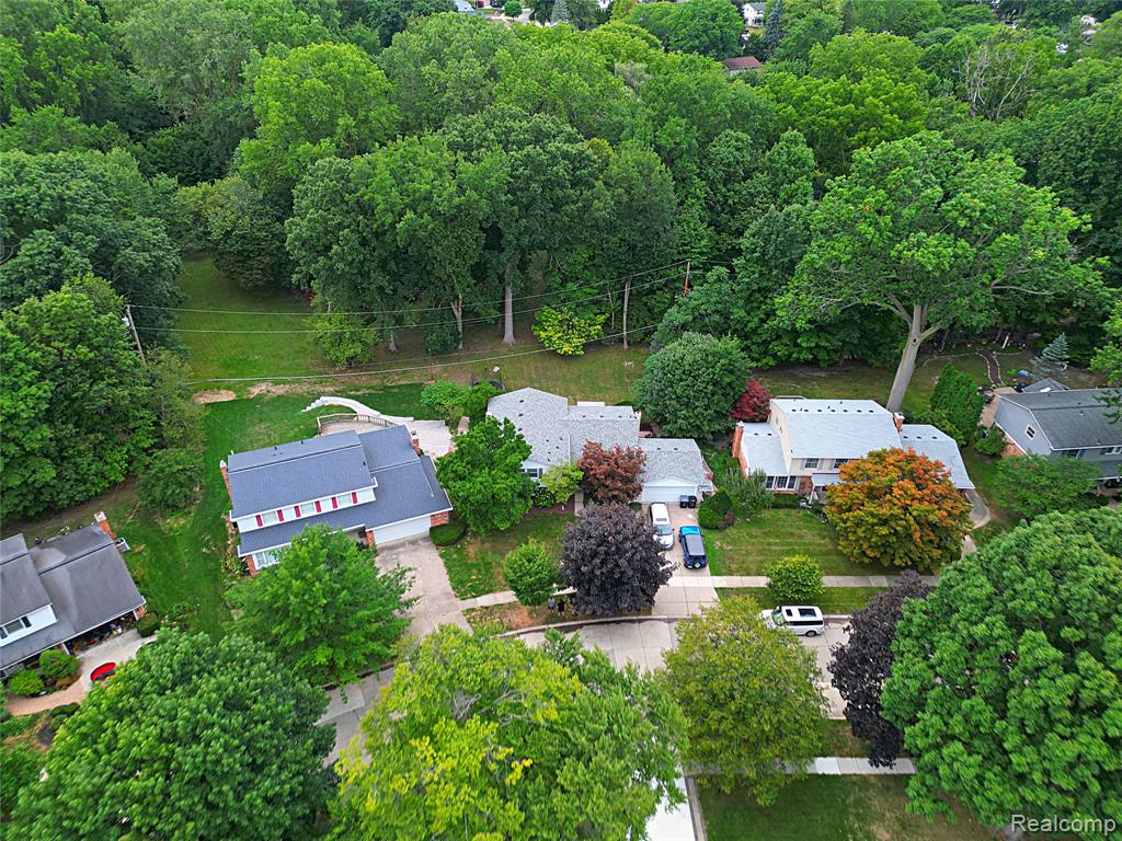 16087 Riverside Street Property Photo 1