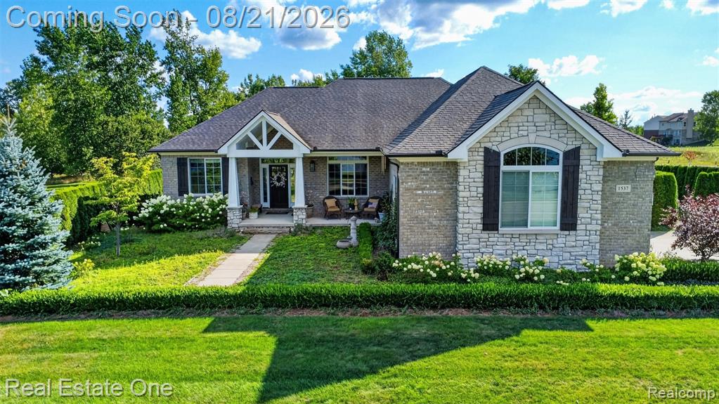1537 Glass Lake Circle Property Photo 1