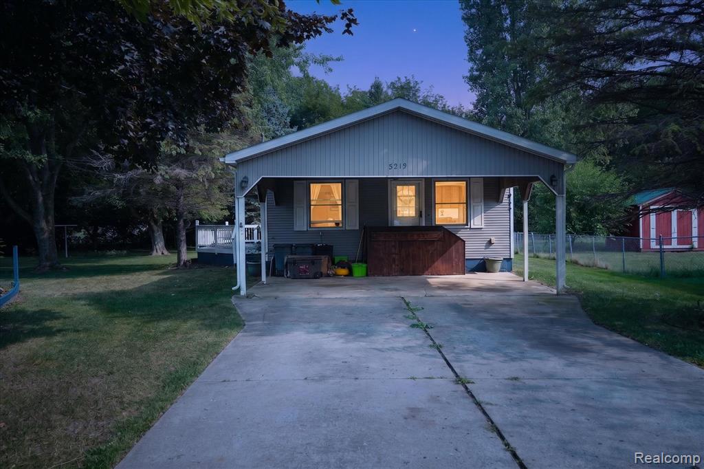 5219 E Carpenter Road Property Photo 1
