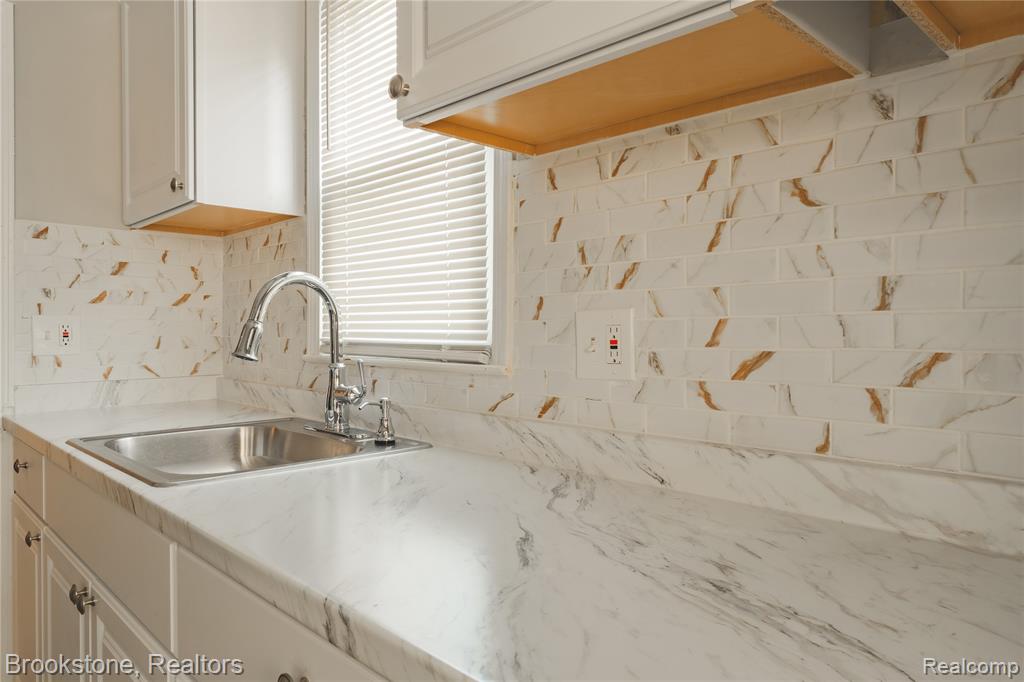 26461 Belanger Street Property Photo 9