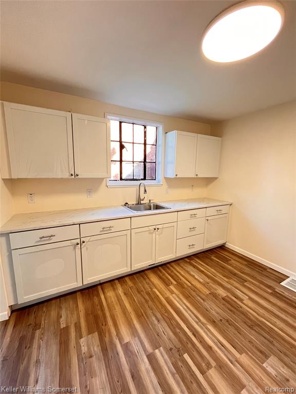 12604 E Outer Drive Property Photo 7