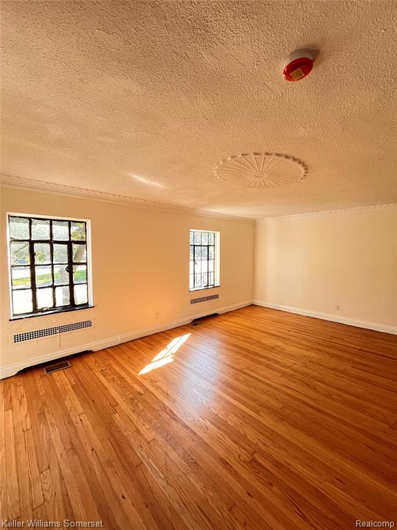 12604 E Outer Drive Property Photo 10