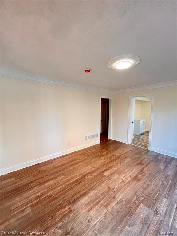 12604 E Outer Drive Property Photo 11