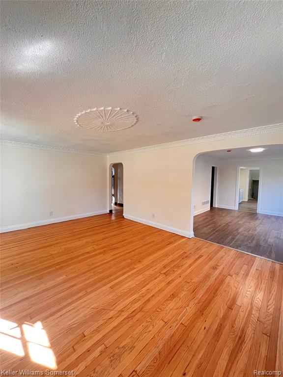 12604 E Outer Drive Property Photo 13