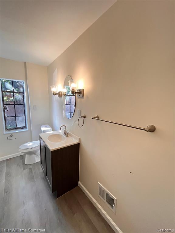 12604 E Outer Drive Property Photo 14