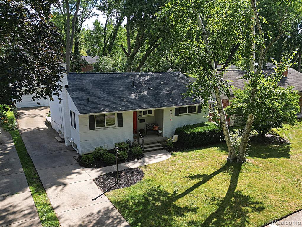 15669 Buckingham Avenue Property Photo 1