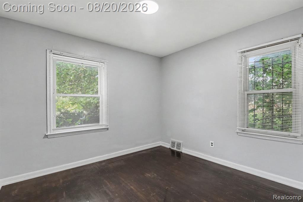 9636 Plainview Avenue Property Photo 5