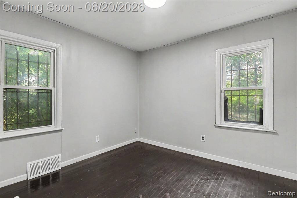 9636 Plainview Avenue Property Photo 6