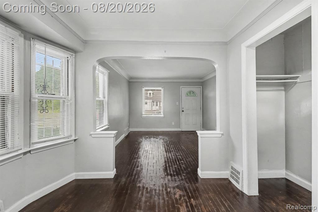 9636 Plainview Avenue Property Photo 7