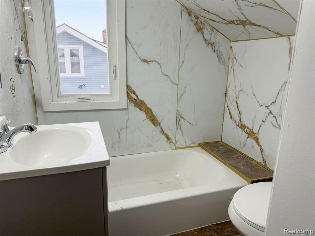 15389 Dexter Street Property Photo 7