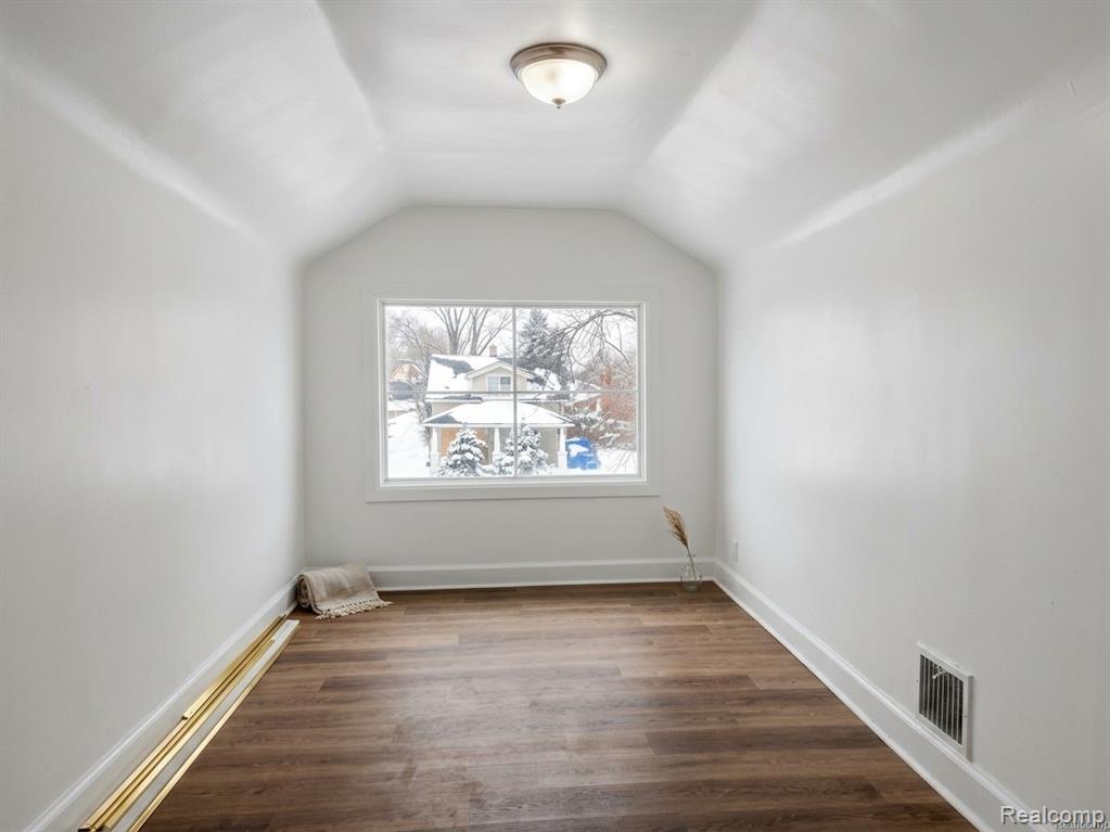 15389 Dexter Street Property Photo 10