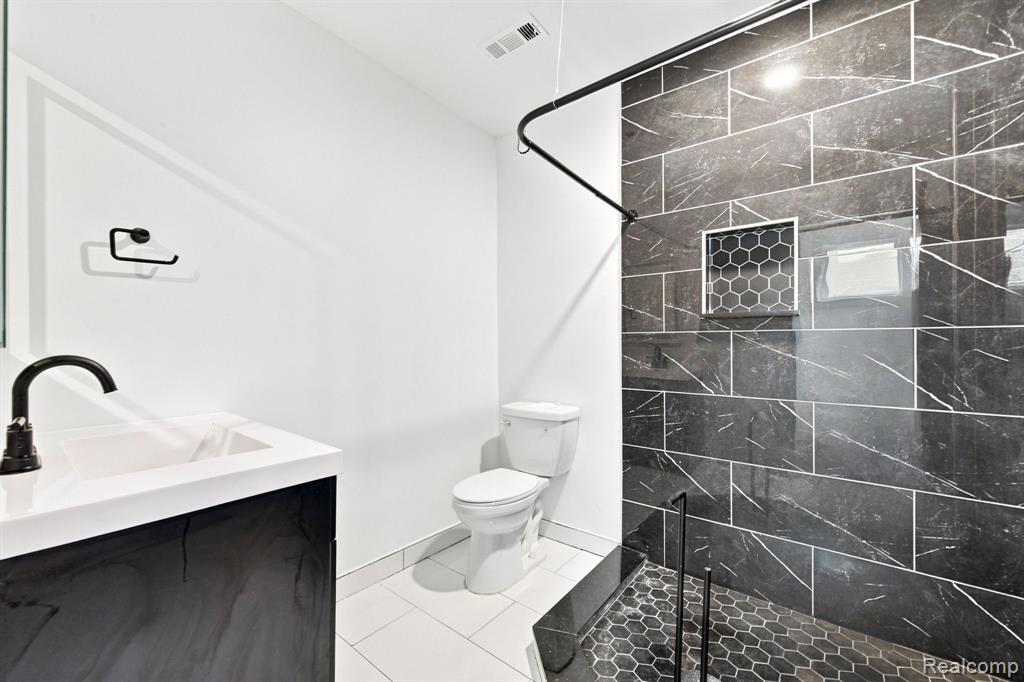 25511 Dartmouth Street Property Photo 6
