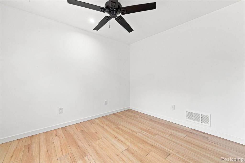 25511 Dartmouth Street Property Photo 13