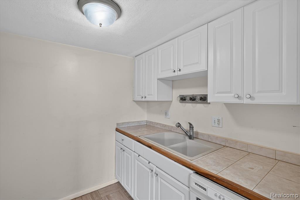 25325 Potomac Drive Property Photo 9
