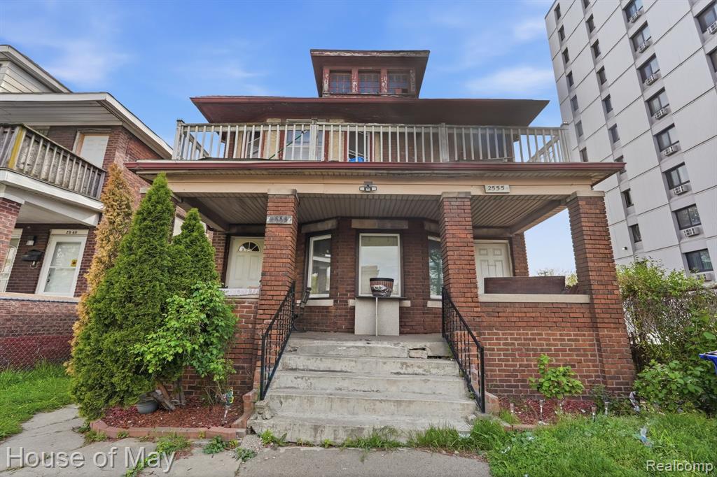 2553 Central Street Property Photo 1