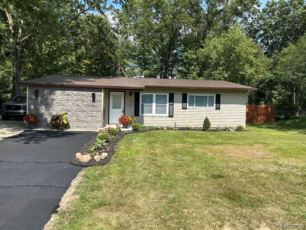 2564 Mueller Road Property Photo 1