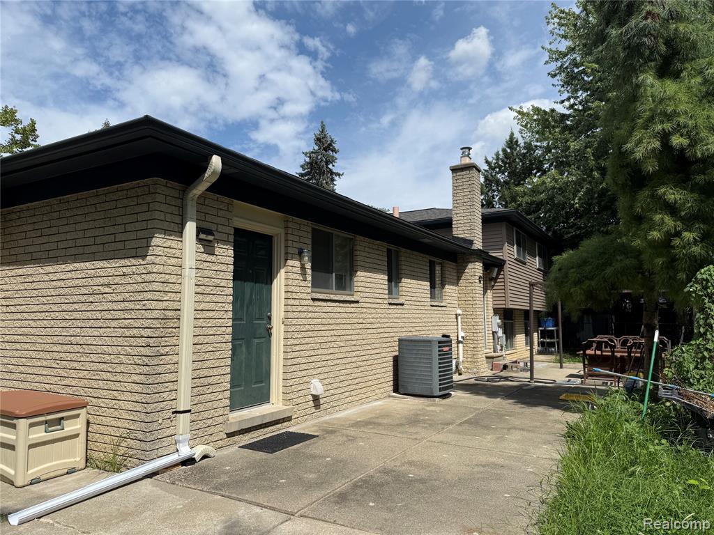 2356 Hinge Drive Property Photo 4