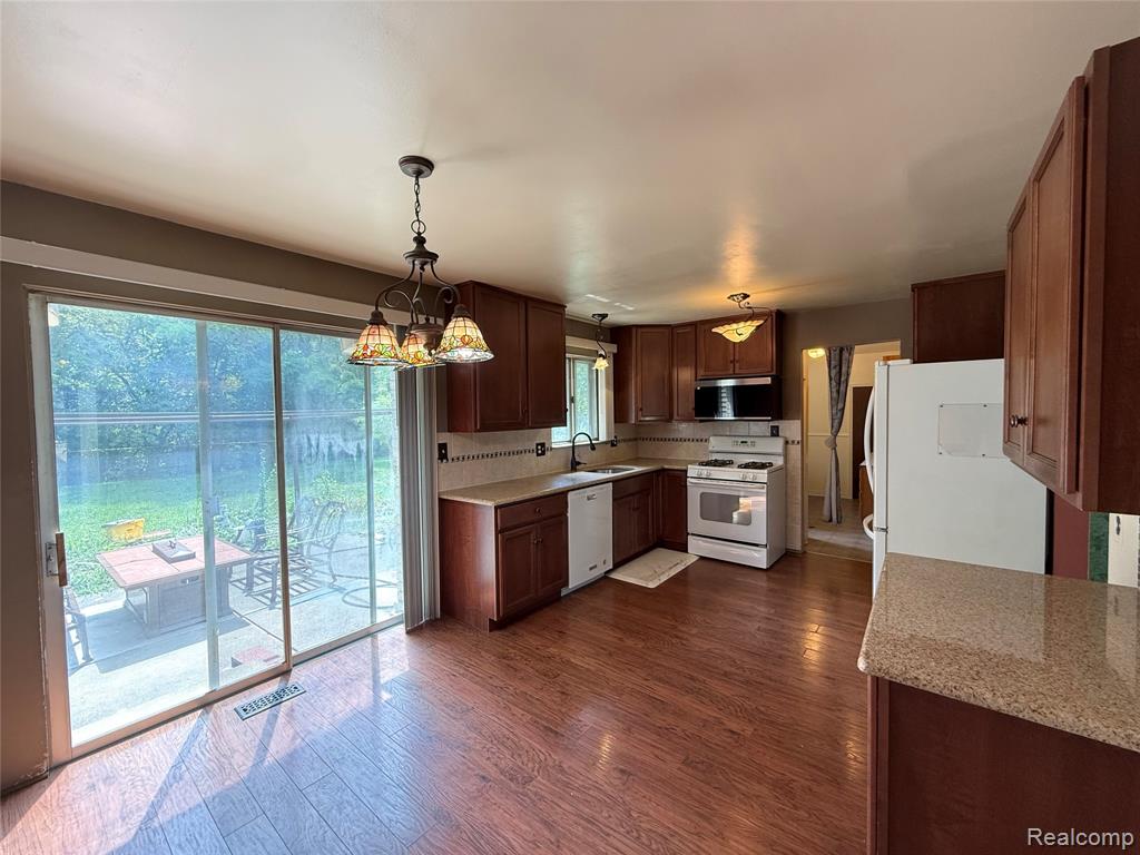2356 Hinge Drive Property Photo 11