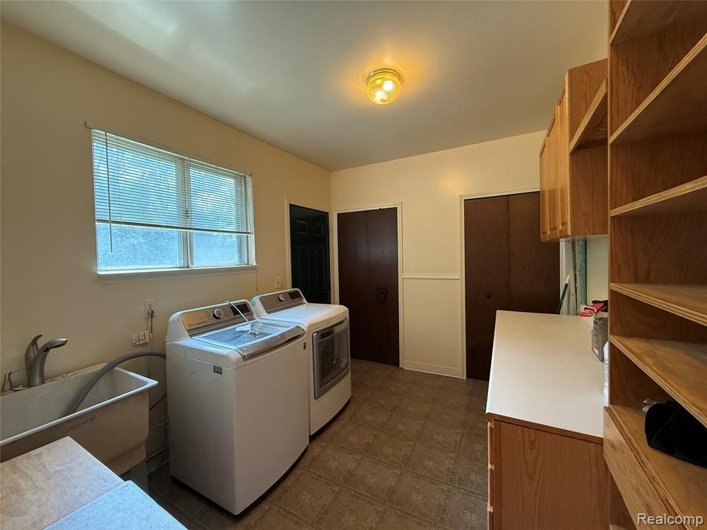 2356 Hinge Drive Property Photo 13