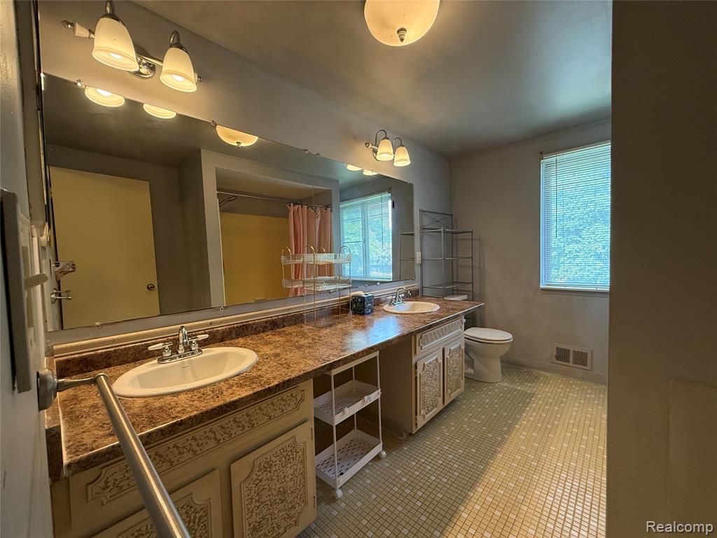 2356 Hinge Drive Property Photo 18
