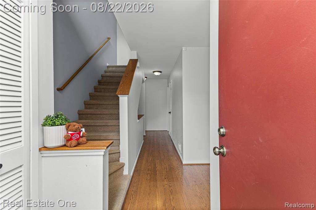 732 Hamilton Court Property Photo 3