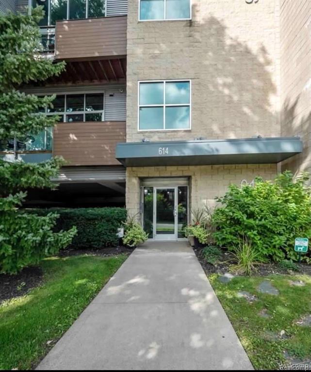 614 S Troy Street Property Photo 6