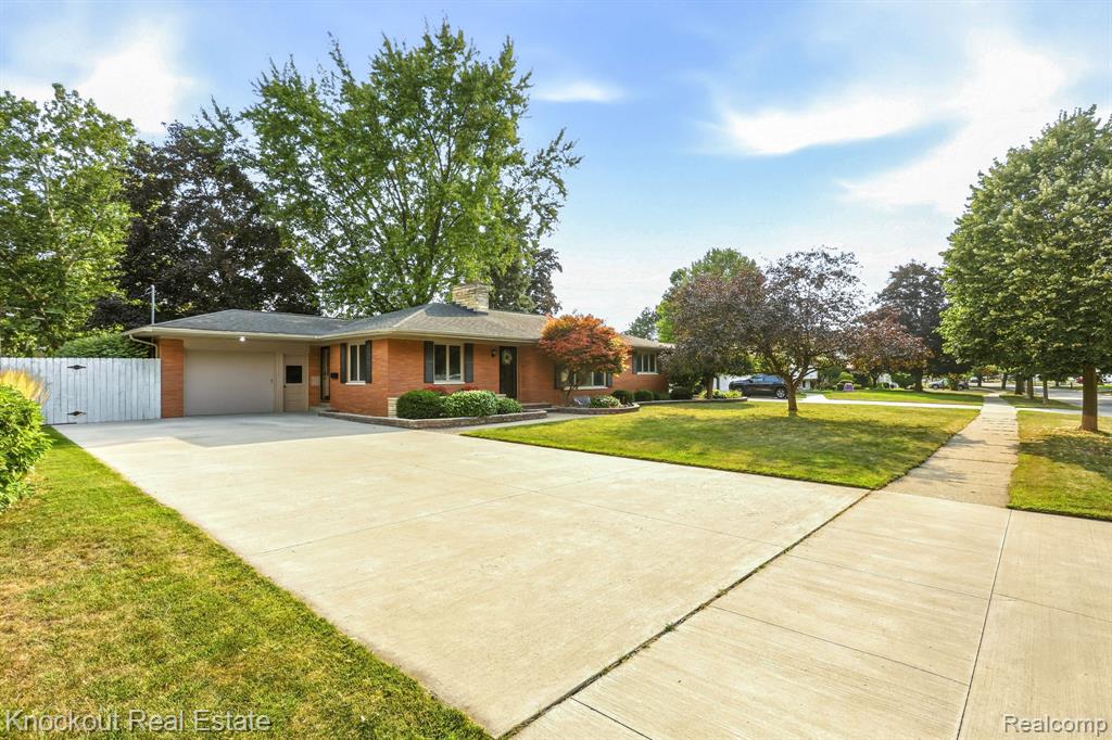635 Heine Street Property Photo 1