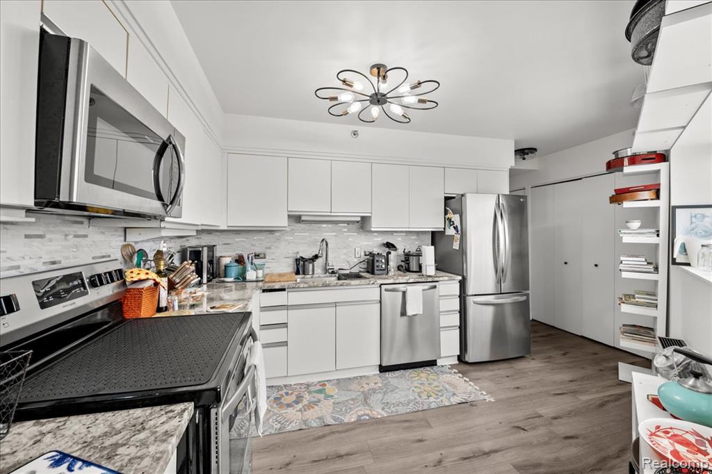 5000 Town Center Property Photo 7