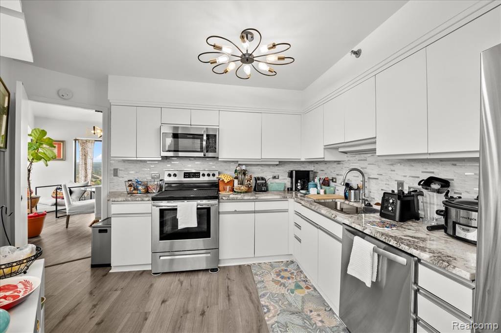 5000 Town Center Property Photo 8