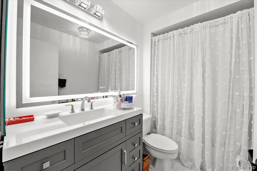 5000 Town Center Property Photo 18