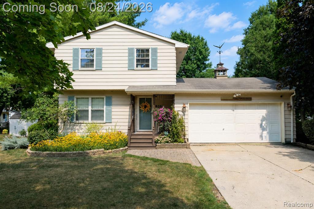 605 Autumn Drive Property Photo 1