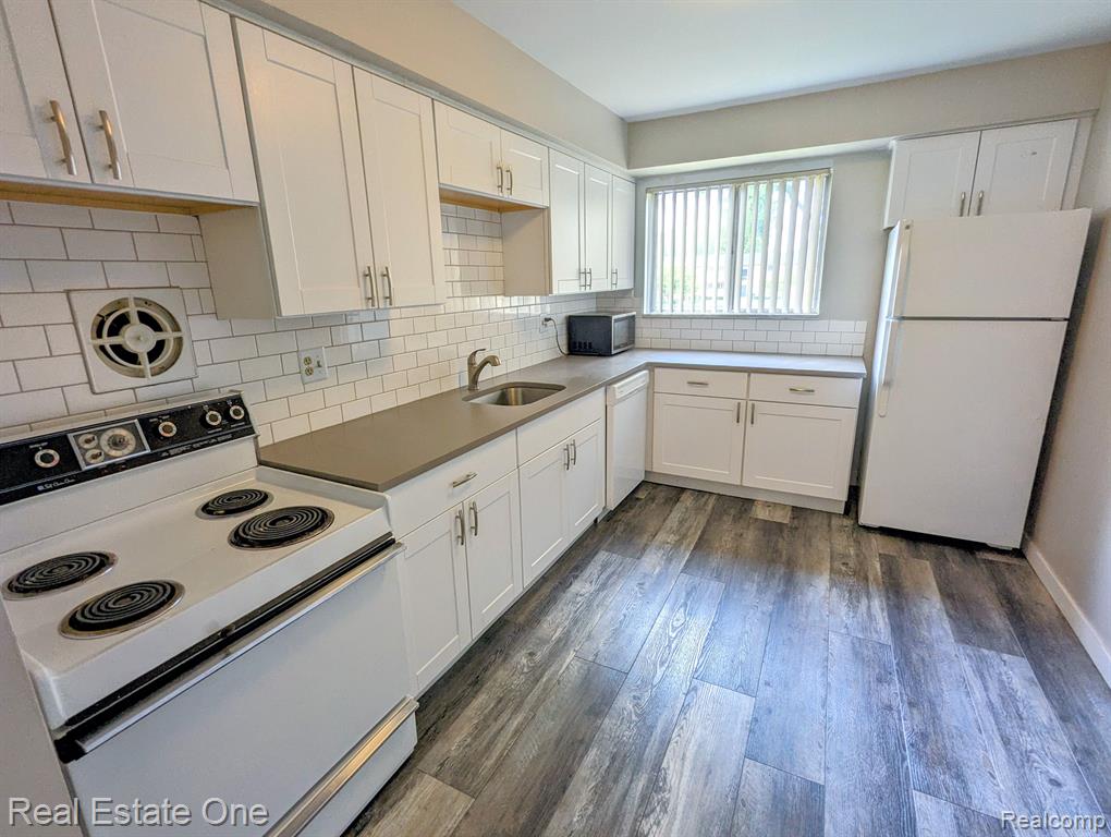 1942 Axtell Drive Property Photo 9