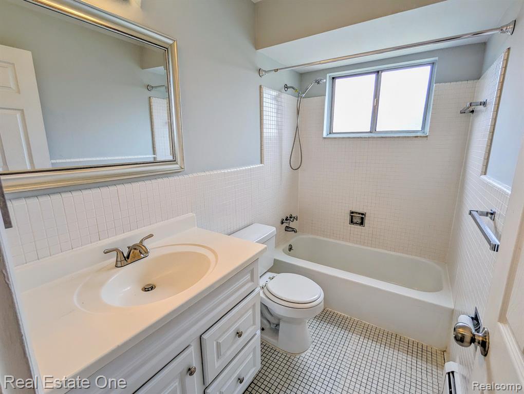 1942 Axtell Drive Property Photo 12