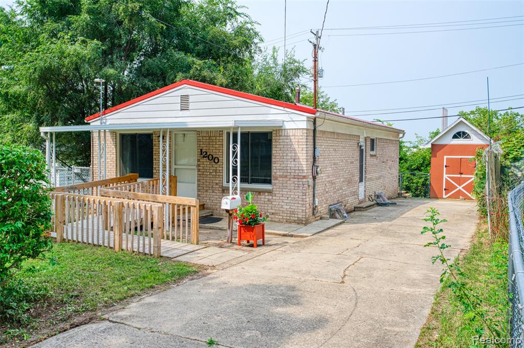 1200 S Holmes Street Property Photo 1
