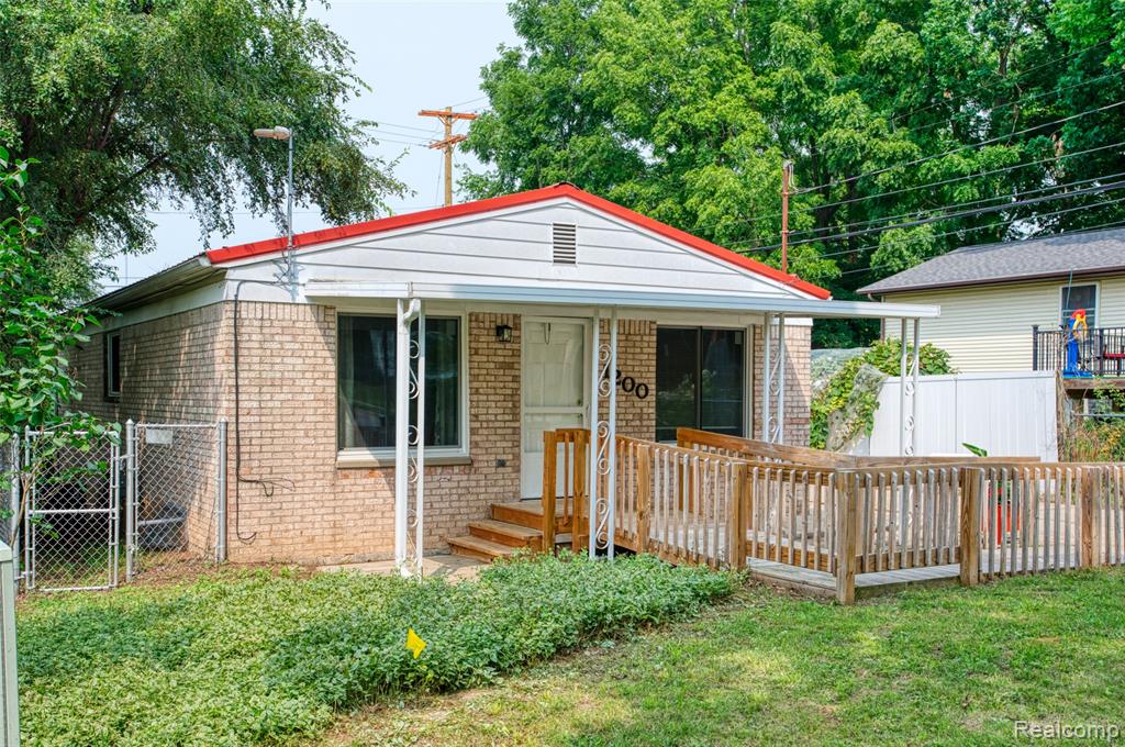 1200 S Holmes Street Property Photo 3