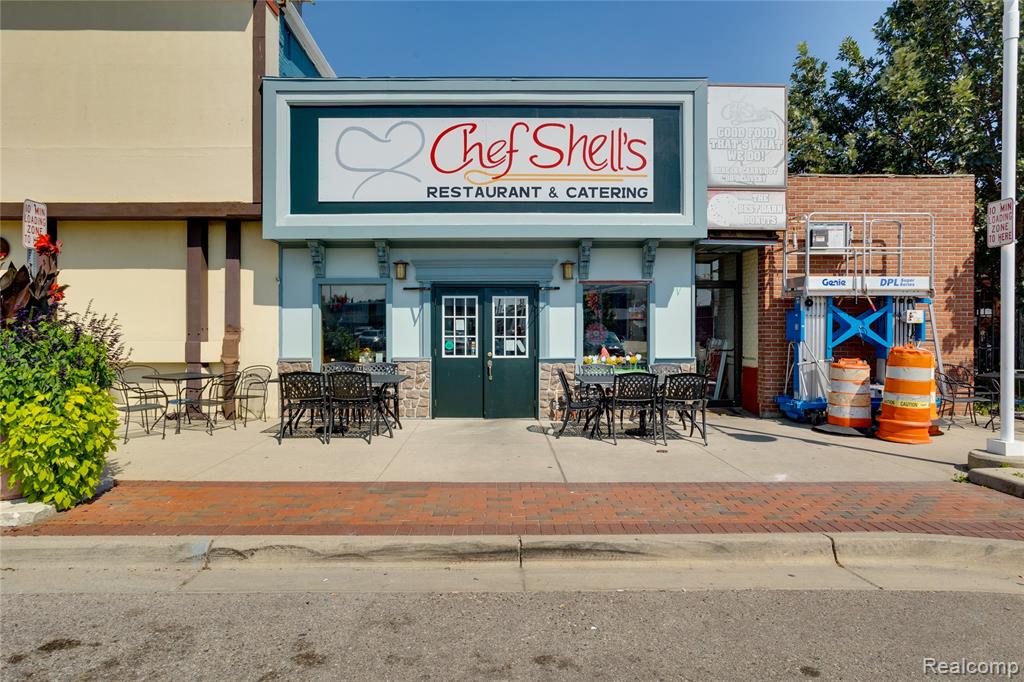 324 Superior Mall