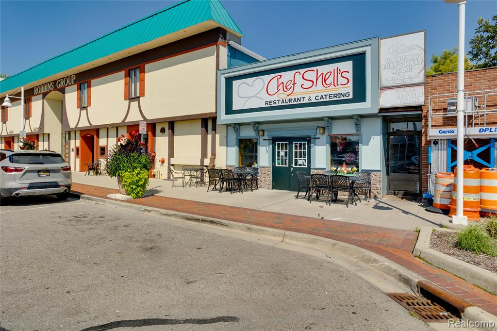 324 Superior Mall Property Photo 19
