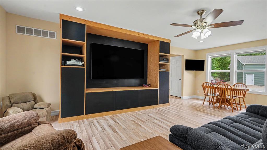 317 Elio Property Photo 15