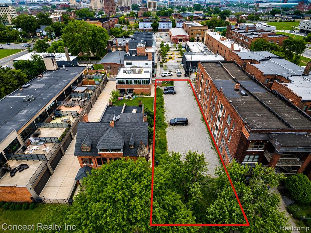 655 W Alexandrine Street Property Photo 3