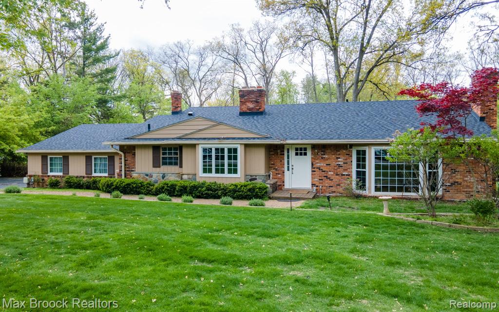 25461 Tweed Drive Property Photo 1